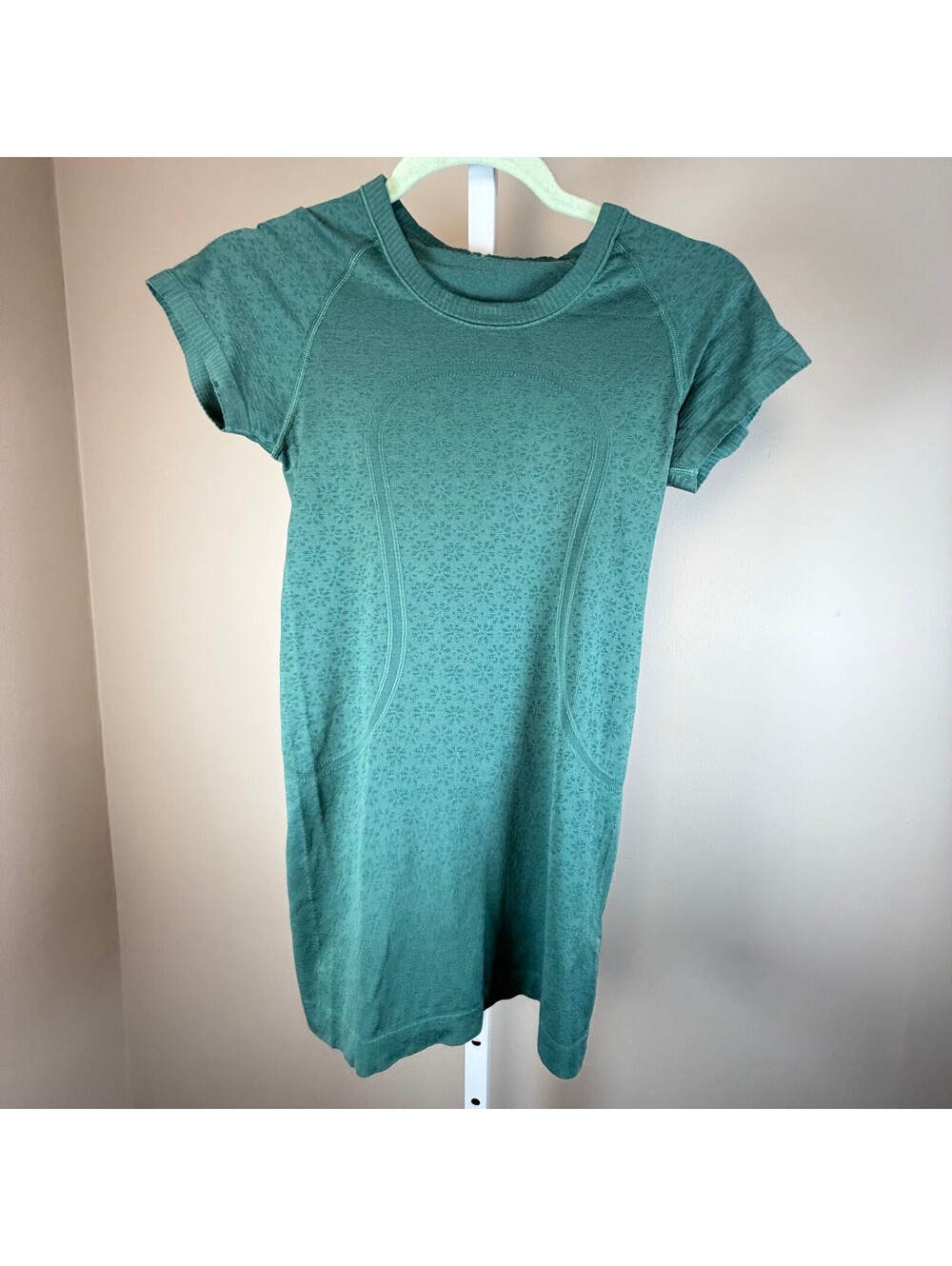 Lululemon Green Swiftly Tech Shirt Size 4